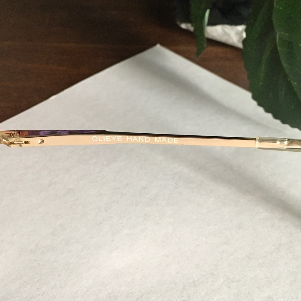 Elegant Gold-Toned Square Sunglasses - Picture 5 of 7